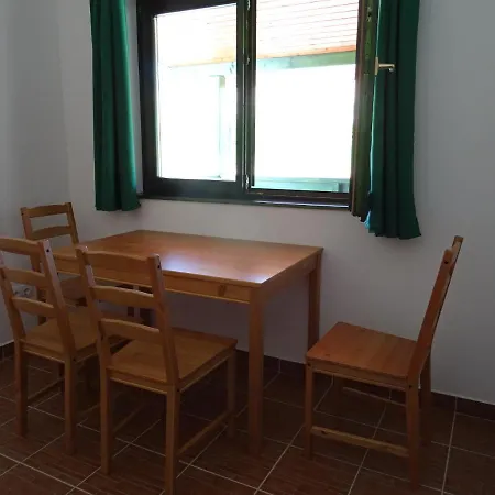 Aparthotel Kisrejtek Apartmanhaz *