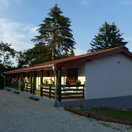 Kisrejtek Apartmanhaz Aparthotel Lispeszentadorjan