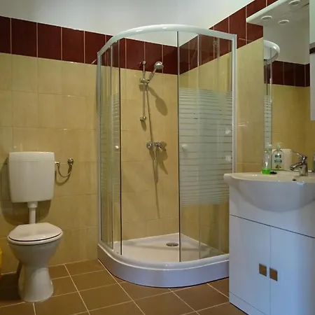 Kisrejtek Apartmanhaz * Lispeszentadorjan
